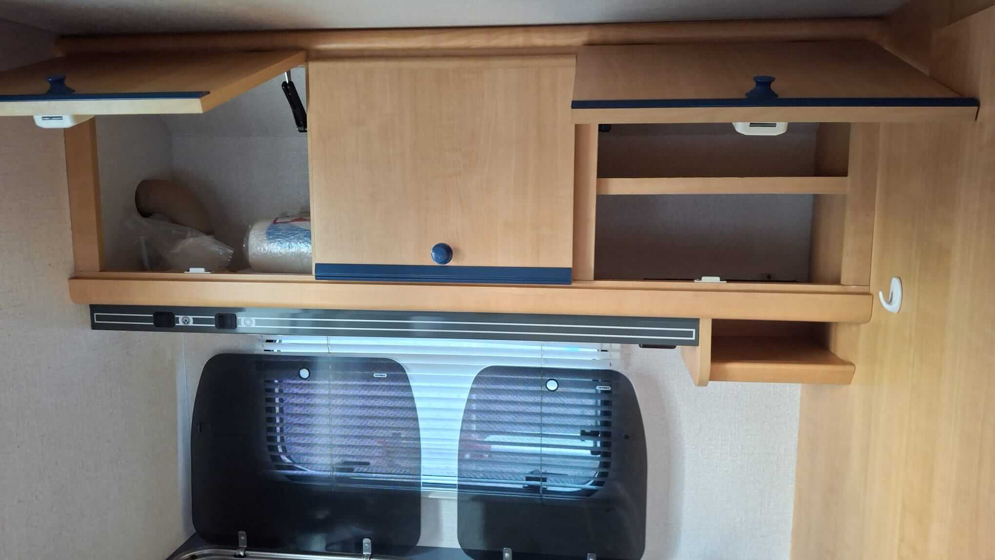 Otevřené kuchyňské skříňky
