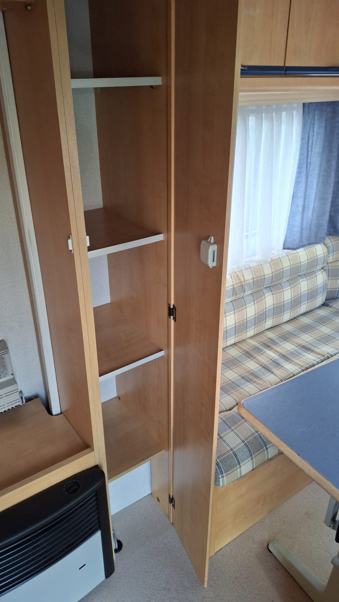 Vnitřní uspořádání skříně